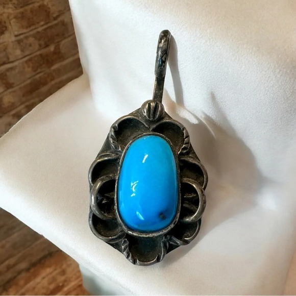 Vintage Native Sterling Turquoise Floral Pendant - Picture 2 of 10